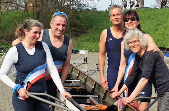 SRC Ruderer bei Dove-Elbe-Rallye